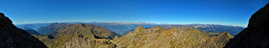 Panoramica scendendo dalla vetta del Pizzo dei Tre Signori